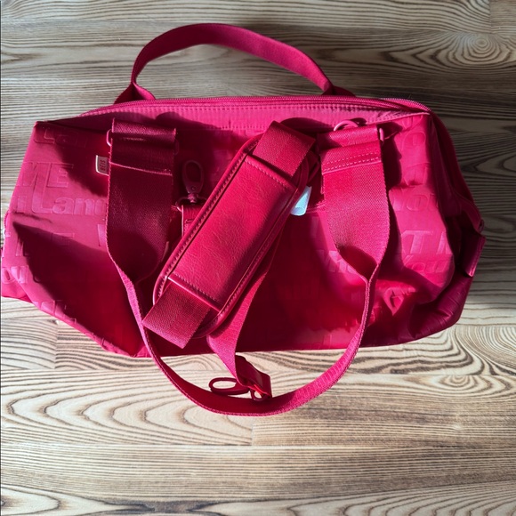 Beis mini weekender in “text me red” - Picture 2 of 5